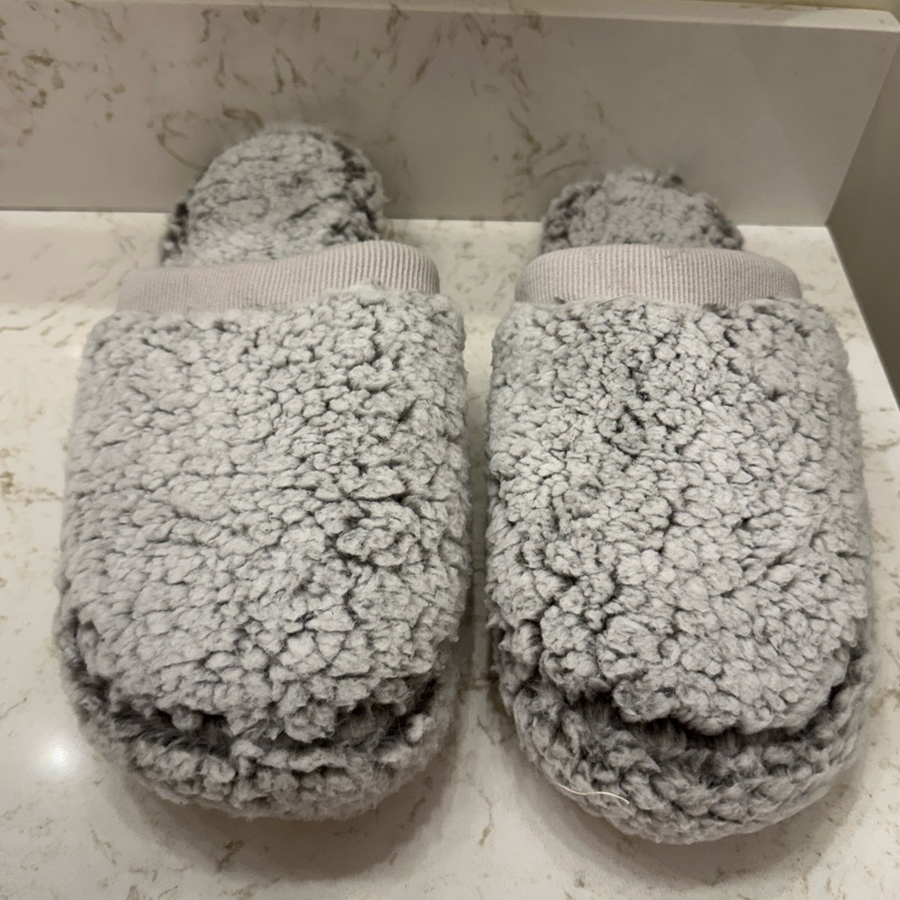 NWOT Pottery Barn Teddy Bear Slippers - Large - Picture 2 of 5